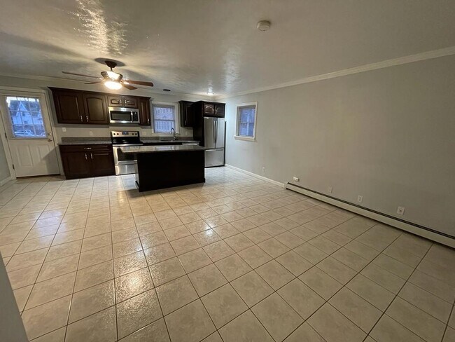 Building Photo - 114 Walnut St