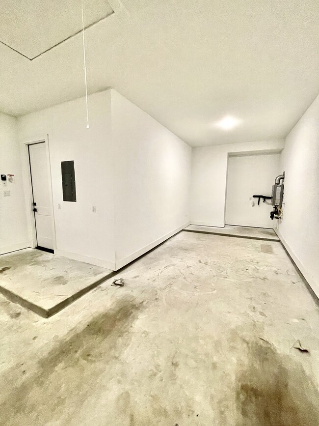 Building Photo - 126 Huntwick Dr