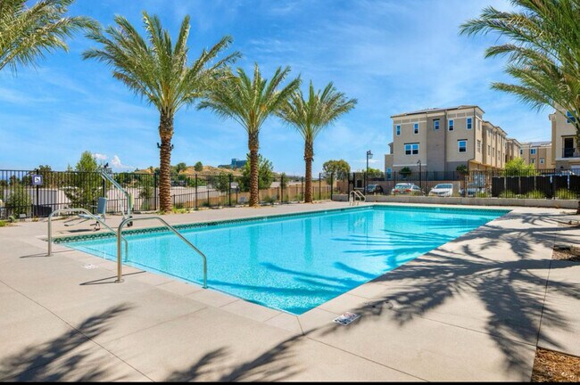 Building Photo - 1233 Sunrise Vw