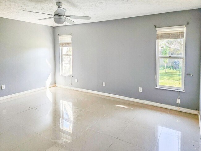 Building Photo - Port St. Lucie Home for rent