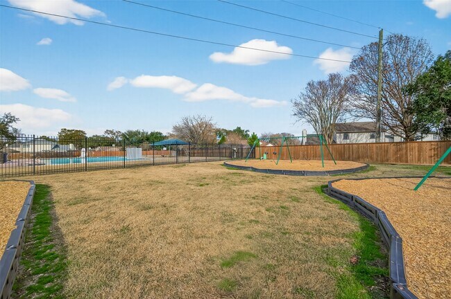 Building Photo - 4251 Southchase Ln