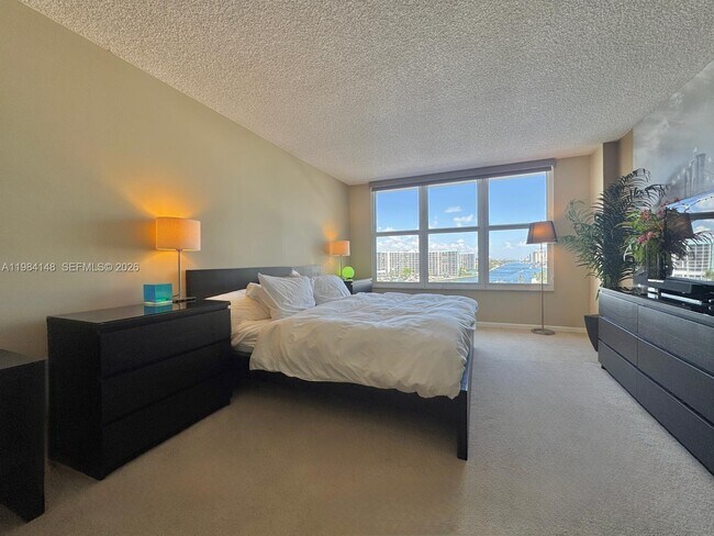 Building Photo - 3800 S Ocean Dr