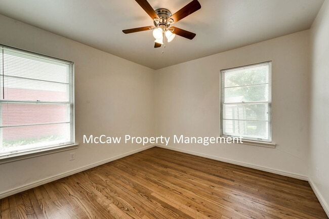 Building Photo - 2149 Utica Dr