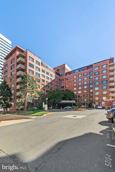 Building Photo - 1021 Arlington Blvd