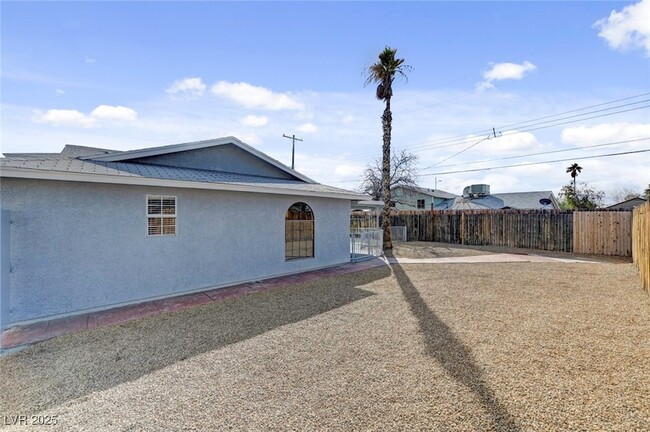 Building Photo - 6121 Edgewood Cir