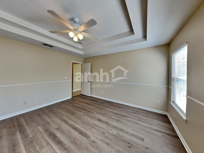 Building Photo - 1725 Dartmoor Ln