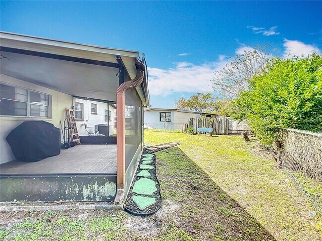 Building Photo - 1625 Crystal Ct W