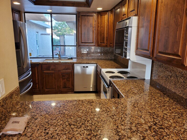 Building Photo - 5483 N 77th St
