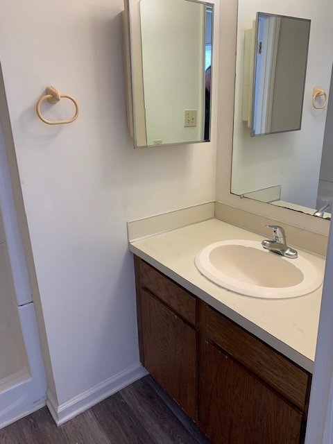 Building Photo - "Charming 2-Bedroom Retreat with 2.5 Baths...