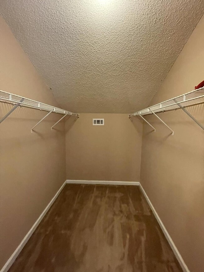 Building Photo - 233 Timber Wind Dr