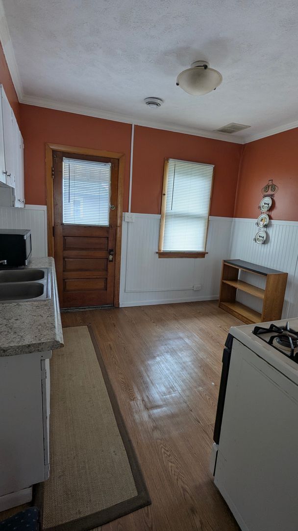 Building Photo - 1268 Clifton Prado