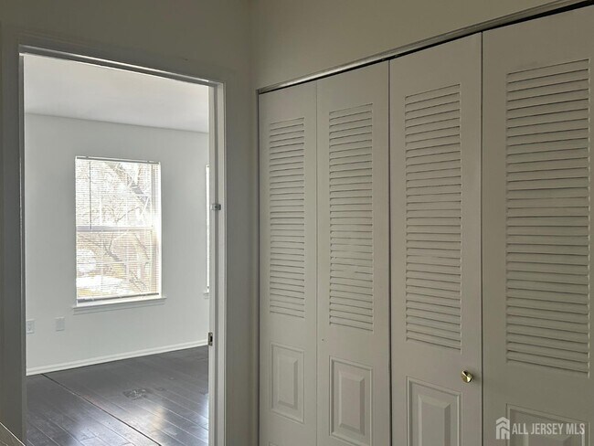 Building Photo - 402 Rittenhouse Ct