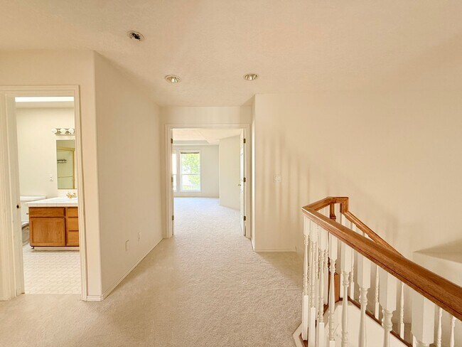 Building Photo - 16775 SW Springwater Ln