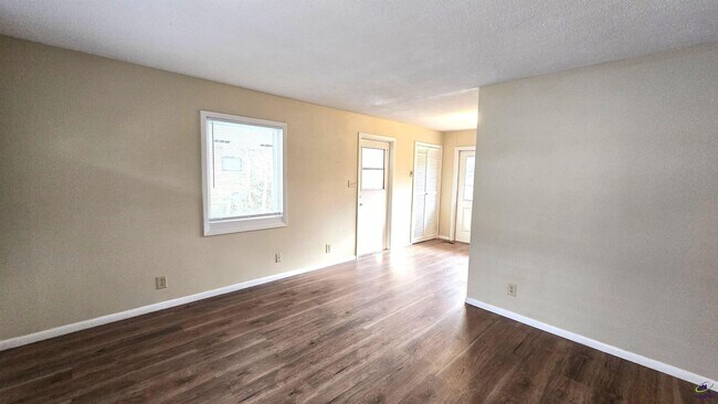 Building Photo - 114 Forrester Dr