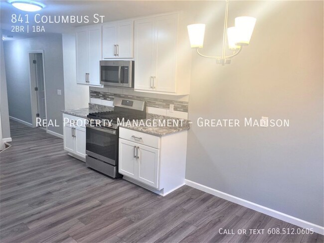 Building Photo - Beautiful fully remodeled 2 bedroom duplex...