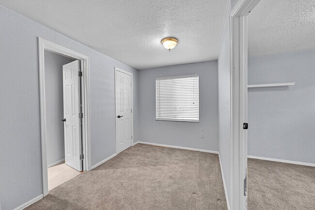 Building Photo - $2,200.95, $300 off the first month's rent, 4 Beds - 2 Bath, Single Family Home in Colorado Sprin...