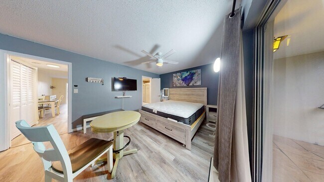 Building Photo - 1 BR 1.5  BEACH-THEMED ABODE- Century Vill...