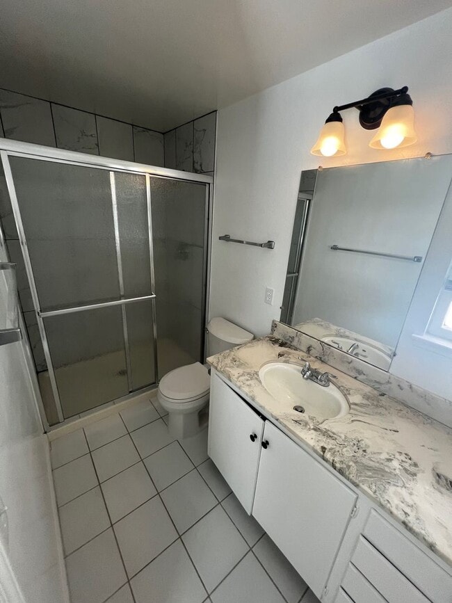 Building Photo - Spacious 4-bedroom, 2.5-bath Home Fountain Valley