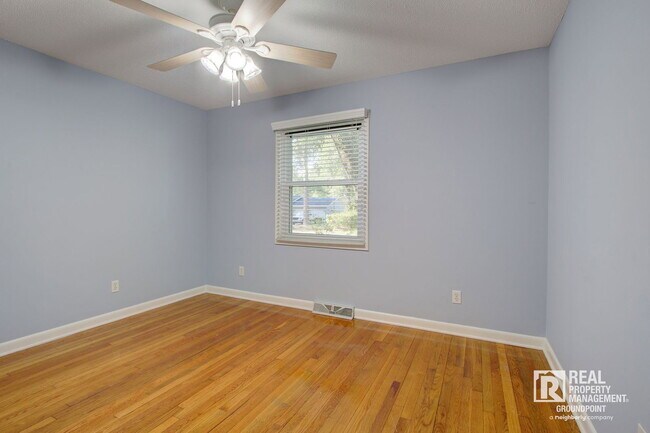 Building Photo - 209 Chucker Dr
