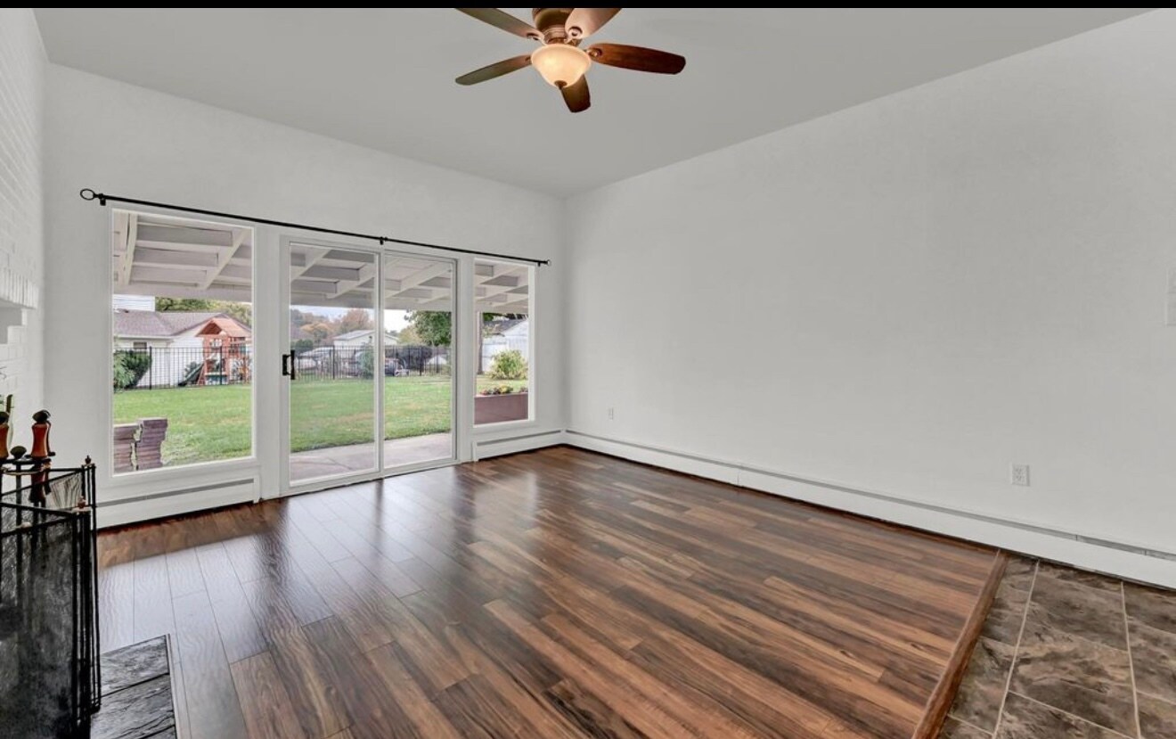 Building Photo - 130 Hull Dr