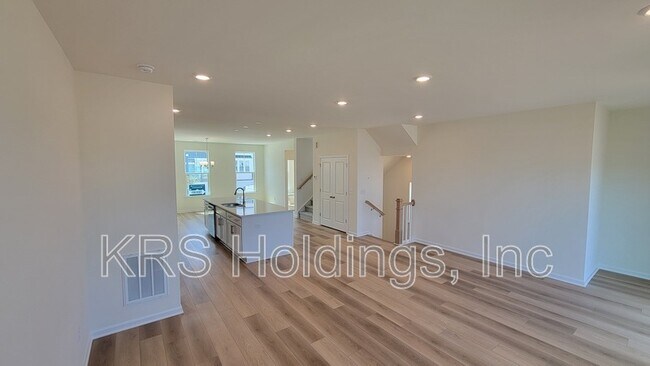 Building Photo - 838 Parc Townes Dr