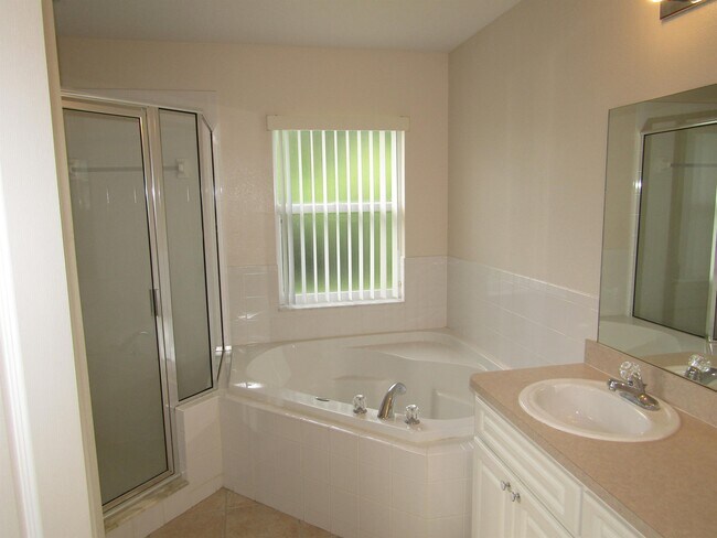Building Photo - 4425 Carillon Ct