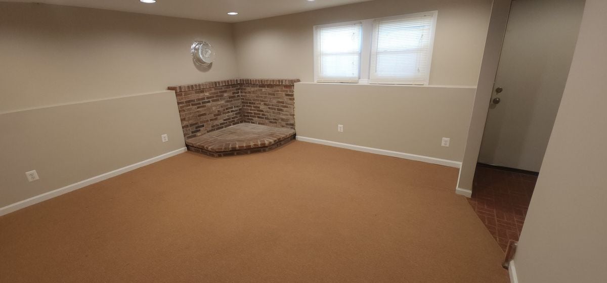 Building Photo - 7886 Marioak Dr