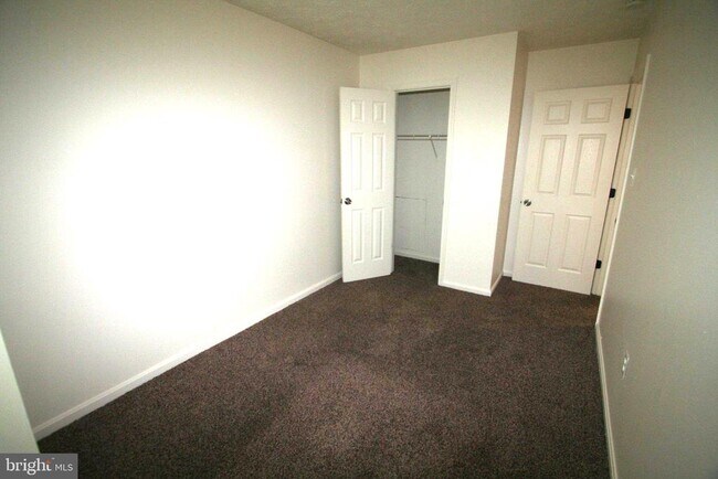Building Photo - 124 Azalea Ct