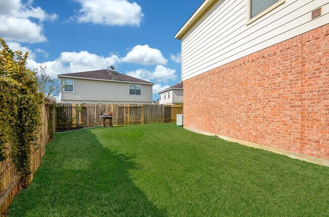Building Photo - 2410 Crossmill Ln