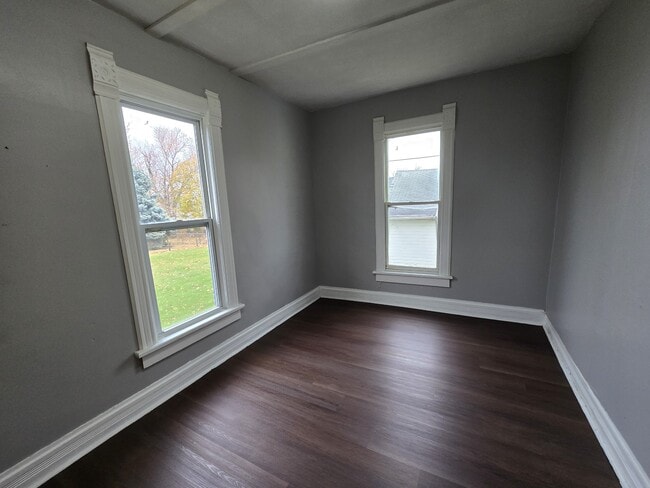 Building Photo - 949 13th St