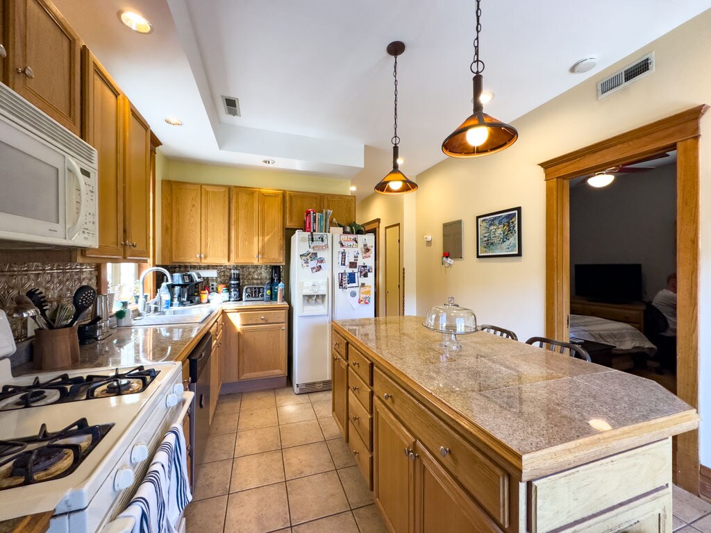 Building Photo - 2711 N Kimball Ave