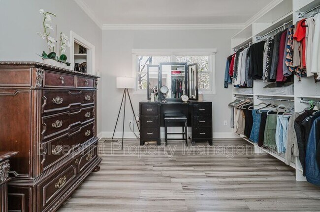 Building Photo - 5012 Wendover Dr