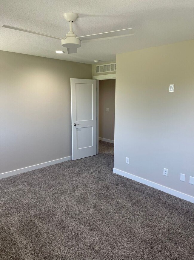 Building Photo - Manchester Townhome Rentals