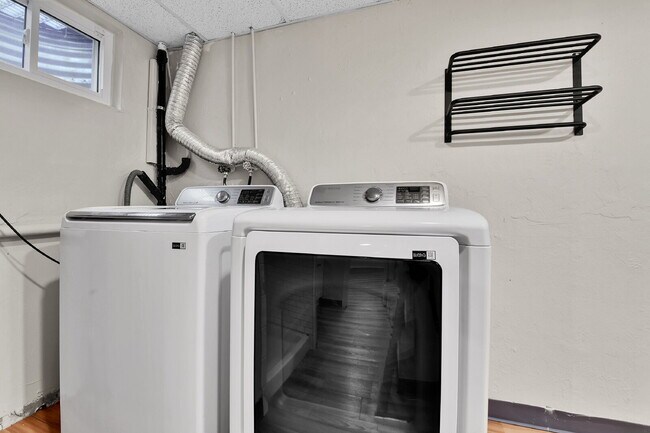 Building Photo - $2,795.00 - 4 Bedroom, 3 Bathroom, Single ...