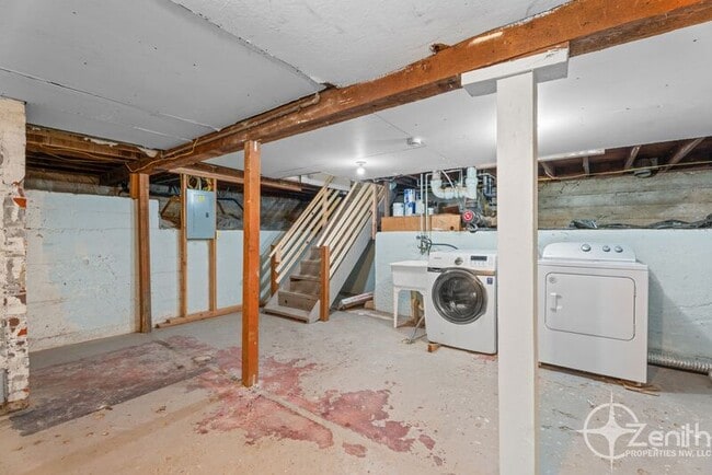 Building Photo - 427 I St