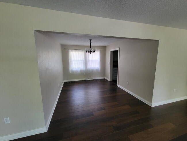 Building Photo - 3771 Bruneal St