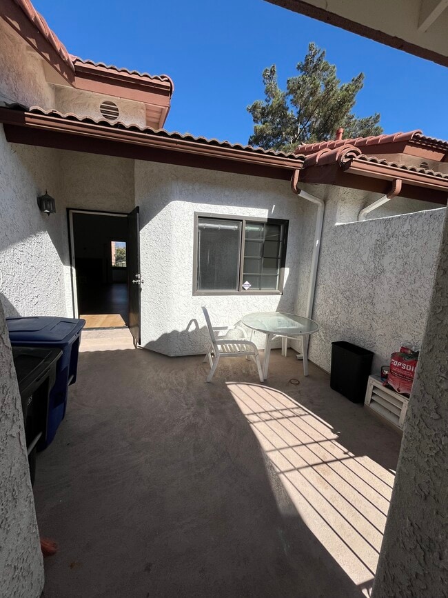Building Photo - 1550 Apache Dr