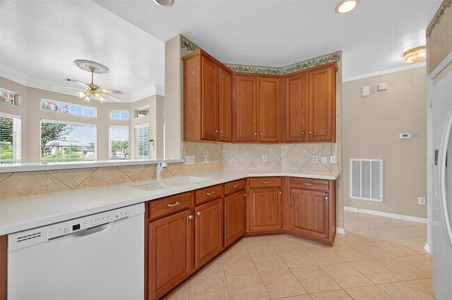 Building Photo - 7914 Loyel Pointe Dr