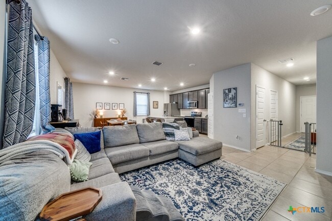 Building Photo - 2421 Ayers Dr