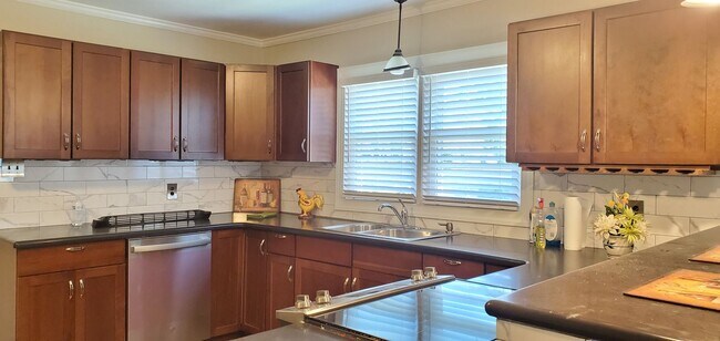 Building Photo - Haymount Charm Home