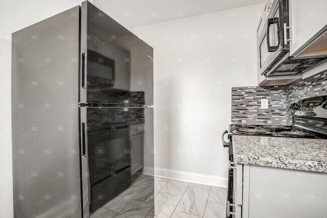 Building Photo - 2510 E 59th St