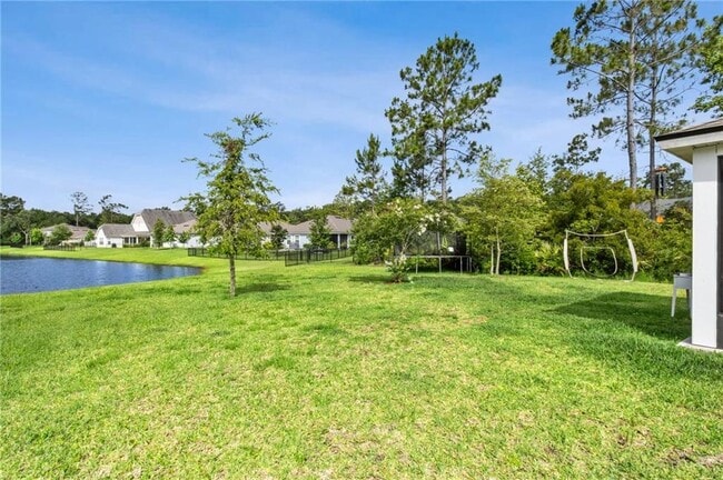 Building Photo - 300 Chinquapin Dr