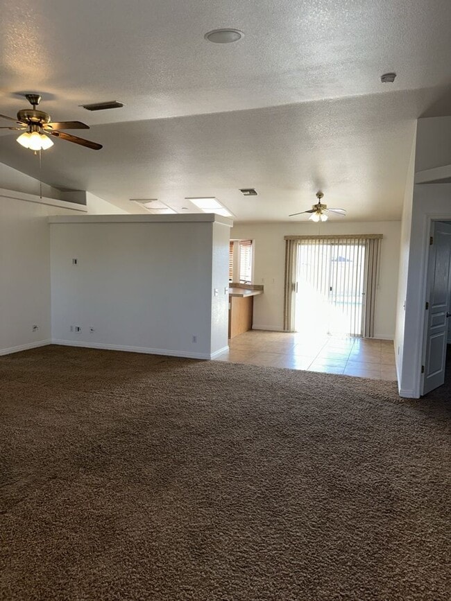 Building Photo - Unfurnished Pool Home
