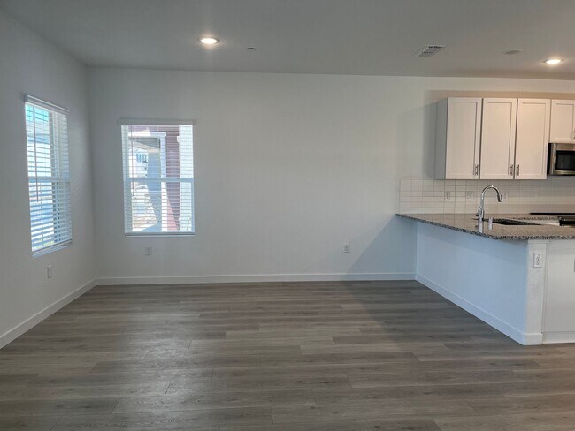 Building Photo - Beautiful New 3 Bedroom, 2.5 Bath, 1856 Sq...