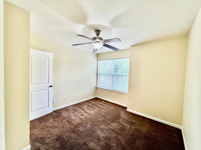 Building Photo - 7111 Adare Mews Rd
