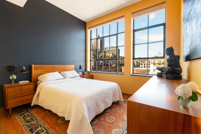 Building Photo - 37 Bridge St