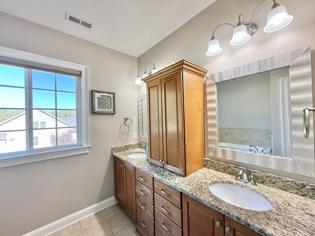 Building Photo - Luxurious 4BD, 3.5BA North Raleigh Home wi...