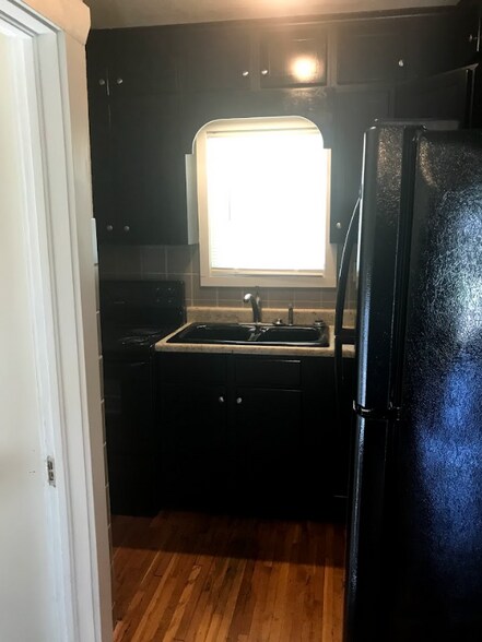 Building Photo - 1637 N Salina Ave