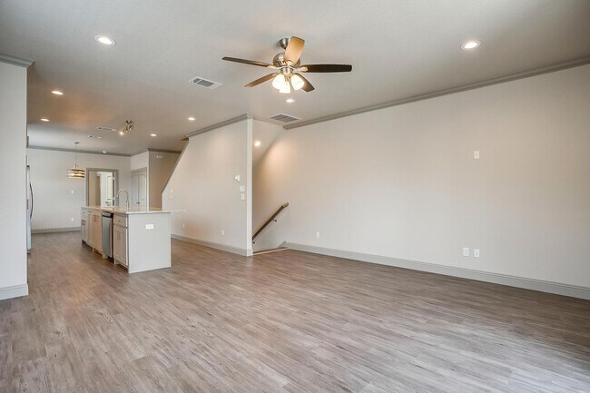 Building Photo - 2834 Wayside Ave