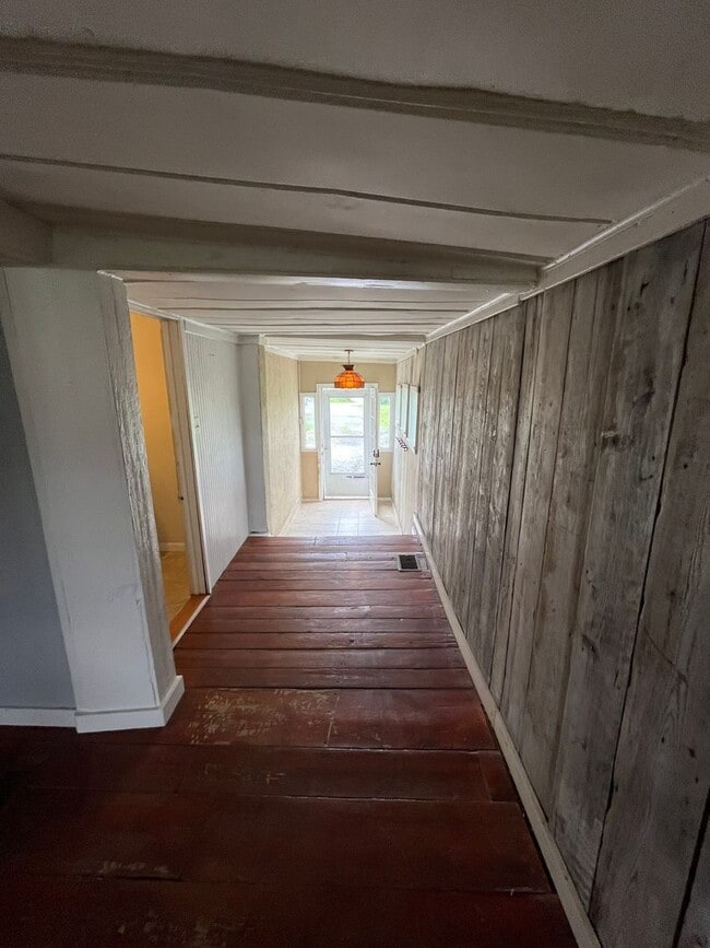Building Photo - 3-bedroom, 2-bath single-family home located in Greencastle
